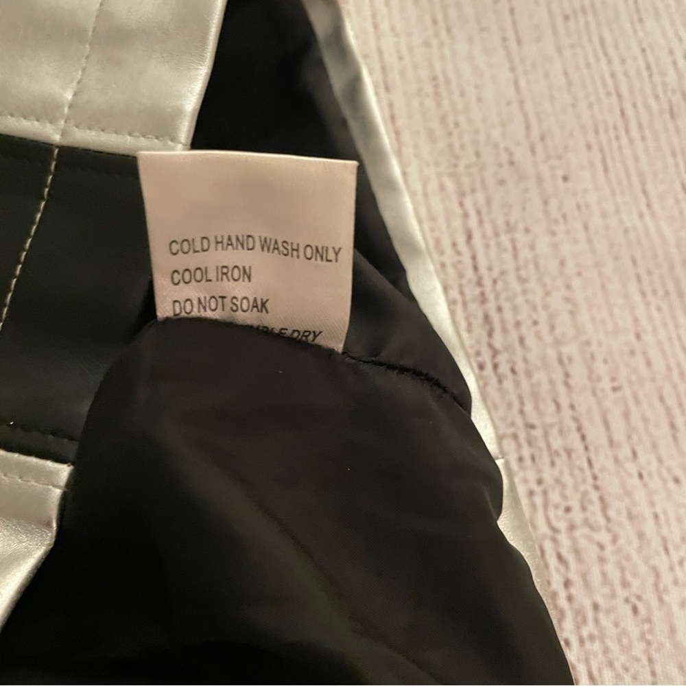 LF SEEK THE LABEL Women’s Metallic Silver & Black Vegan Leather Skirt Size Small - Picture 6 of 7
